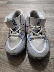 Nike Kyrie Infinity Unisex Kids Mid Top Athletic Sneakers Size 9 White/Gray/Blue