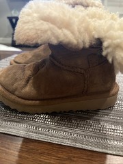 UGG Kids Bailey Button Short ChestnSuede Sheepskin Boots Youth Size 9,(1017400T)