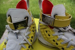 NIKE LeBron XVI Bright Citron/Light Bone Basketball Shoes PO/Great Cond Sz 8Men
