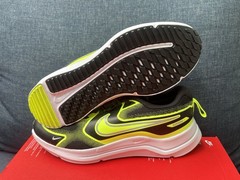 Nike Cosmic Runner Black Volt White Mesh Unisex Kids Sneakers US 6Y Low Top
