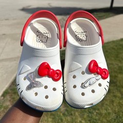 Crocs Hello Kitty Red Classic Clogs With Charms Big Kids Unisex Size J3 Red