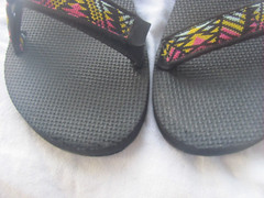 Big Kids Size 5 Teva Original Universal Sandal – Black Pink Yellow Blue