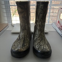 Magellan Outdoors Real Tree Edge Camo Waterproof Rubber Rain Boots Youth Size 3