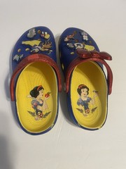 Disney Crocs Kids Classic Clogs Sz C-13 Slip On Snow White