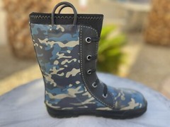 Western Chief camo reflective neoprene sneaker boots blue Kids US 2/3, EU 33/34