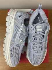 Nike Vomero 5 (GS) Ghost/Summit Mesh Low Top Reflective Lace Up Sneaker 4.5Y