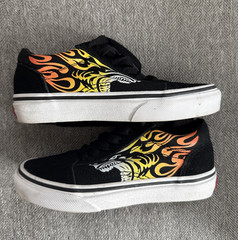 Vans Kids Size 13 Flame Wall Old Skool Shoes Black Fire Flame Low Top Sneakers