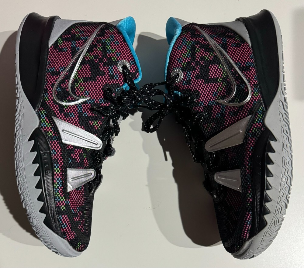 Nike Kyrie 7 Mid Pixel Camo – CT4080-008 Black / Metallic Silver