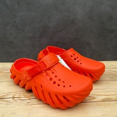 Crocs Echo Clog Color: Lava Orange Kids Size J5 / Women’s Size 7