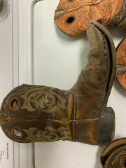 YOUTH ARIAT BOOTS, 10006726, PRINTED CROC SIZE 2 + JUSTIN youth boots size ?