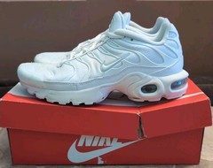 In Box-Nike: Air Max Plus (GS), Lace Up, White/White/Metallic Silver, Size 6Y