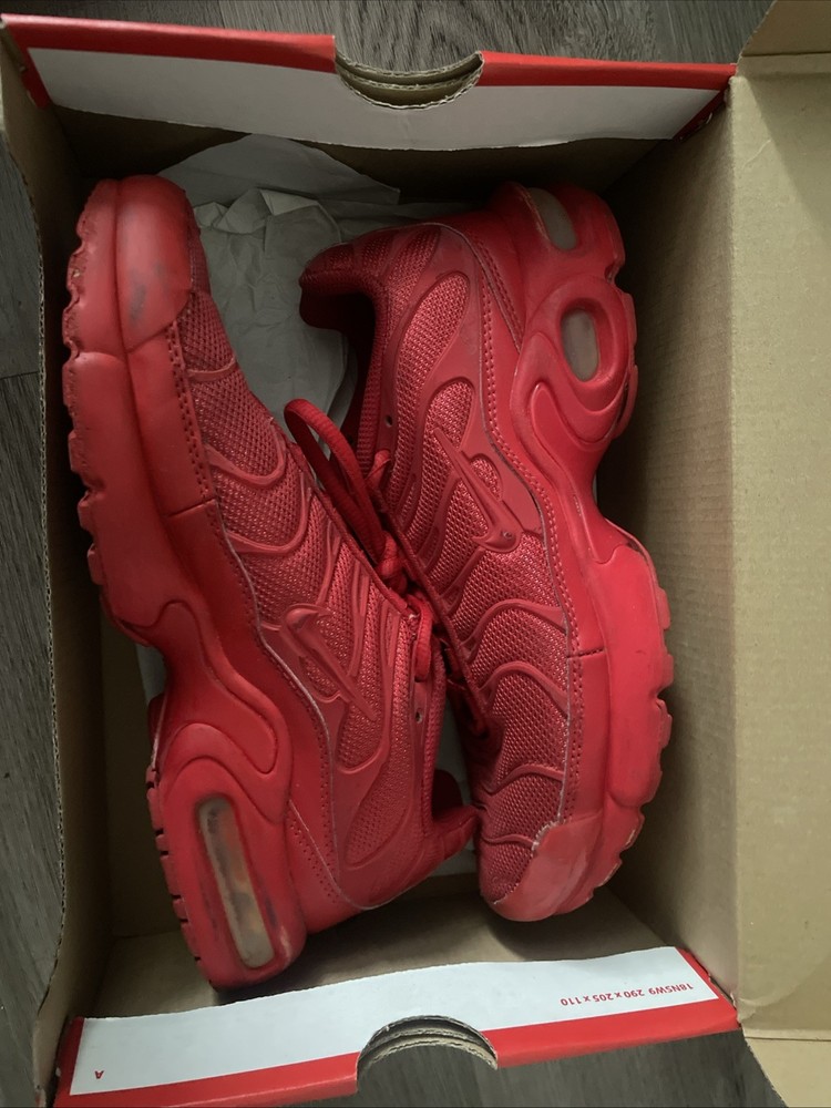 Size 6.5 (GS) – Nike Air Max Plus Low University Red