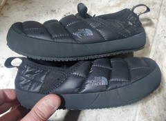 HARD TO FIND SIZE THE NORTH FACE THERMOBALL BLACK DOWN SLIPPERS SIZE US3 UK2