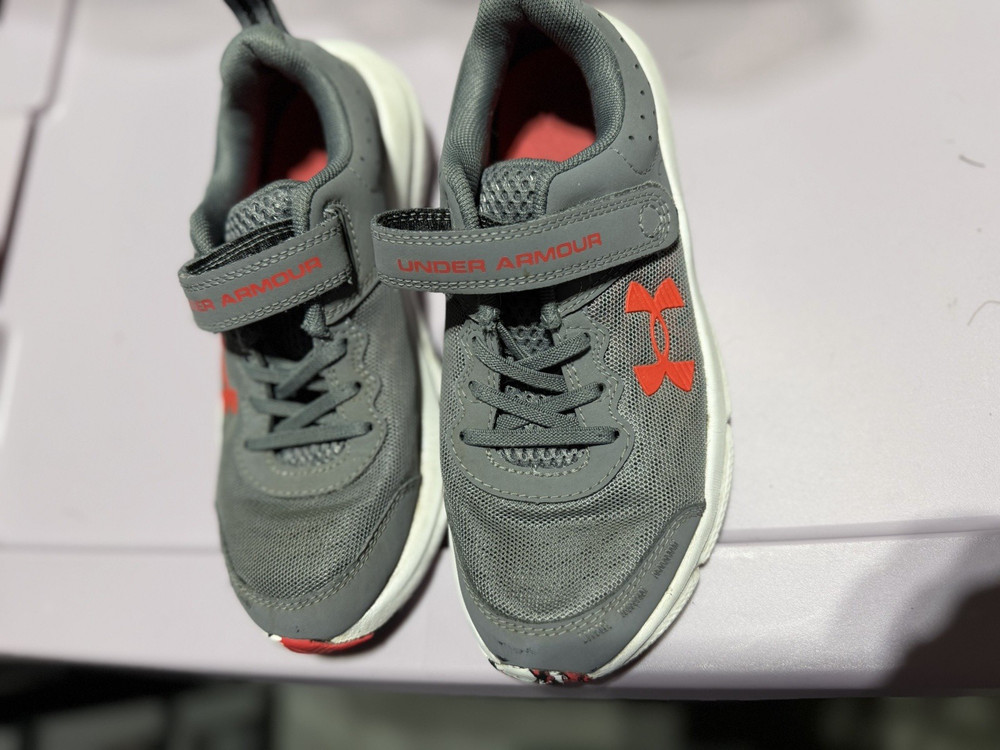 Under Armour 3026183 Kids Hook & Loop Mesh Low Top Sneakers Gray Red 3Y