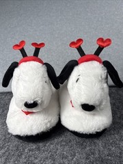 Peanuts Snoopy Slippers Kids Size 2/3 Valentines Hearts Cute