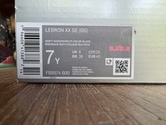 Nike Lebron XX (20) „Night Maroon“ basketball shoes size 7Y.