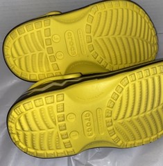 Kids‘ Crocs x Pokemon Pikachu Classic Clog Shoes J1 EUC