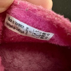 CROCS Kid’s Size 7 Classic Slippers Comfortable Slip-on Fuzzy Felt Girls Pink