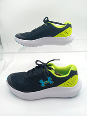 UNDER ARMOUR 3027103 003 SURGE 4 BLACK KID / YOUTH SIZE 5Y