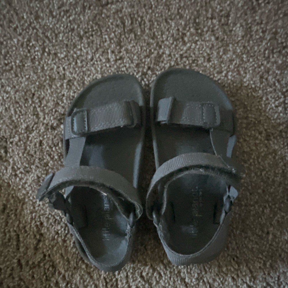 Carter’s Gray Strappy Sandals Hook & Loop Adjustable Synthetic Kids US 7 EU 23