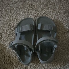 Carter’s Gray Strappy Sandals Hook & Loop Adjustable Synthetic Kids US 7 EU 23