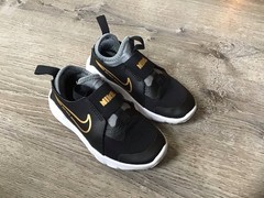 Nike Flex Runner 2 PSV Black Metallic Gold Youth Size 10.5C Running DJ6040-007