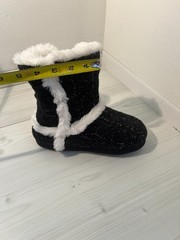 NWT Chinese Laundry Black Sweater Boots Size SM 5-6 Kids Teens. Rare Find