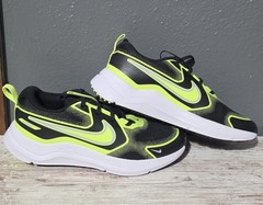 Nike Cosmic Runner GS Volt Black White Size 6.5Y Youth Sneakers Athletic Shoes