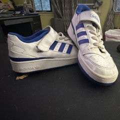 adidas Forum Low Kids Leather Hook & Loop Low Top White/Blue 13K EU32 FY7978
