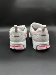 Size 5 – Nike Vomero 5 GS Vast Grey Soft Pink White HF6998 012 Big Kids