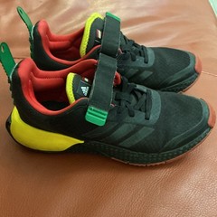 adidas x LEGO Unisex Kids Black/Yellow Colorblock Low Top Strap Sneaker US 4