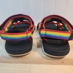 TEVA HURRICANE XLT2 RAINBOW PRIDE HIKING SANDALS YOUTH 2 WOMEN 4