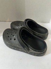 Star Wars Crocs Classic Clogs M6 W8 Black Galaxy Raised Logo Limited Edition
