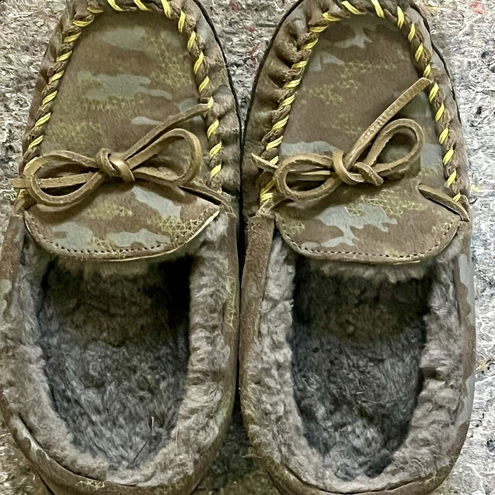 L.L.Bean Youth Wicked Good Grey Camo Print Slippers Size 3. Suede Shearling