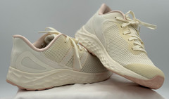 New Balance Fresh Foam Arishi V4 Size Kids 5 – White Pink Blanc Rose – NEW W/Box