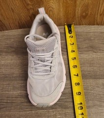 Under Armour Assert 10 Running Sneaker Shoes Youth Size 4.5 Gray