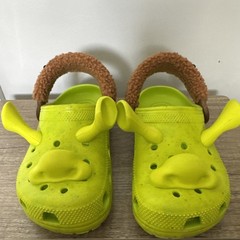 Crocs DreamWorks Shrek Classic Clog / sandals – Kids Size 1- beachwear