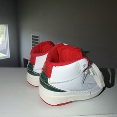 Jordan Unisex Kids Toddler 2C Low Top Leather Lace-Up Sneakers White/Red/Green 2