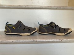 Plae Sam Sandals Water Shoes Breathable Sneakers Youth Kids Boys Girls size 2