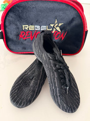 REBEL Black Low Top Cheer Shoe/Sneaker SZ YOUTH 2