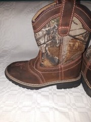 Itasca Buckaroo Camo Pink Leather Youth Boots (Size 12) Slip and Oil Resistant.