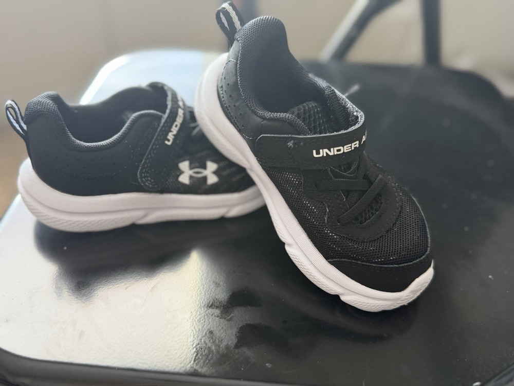 Under Armour Assert 10 Sneakers Running Size 8K Kids Black/White