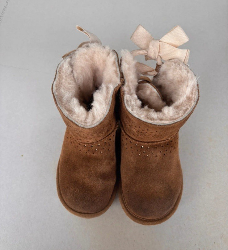 UGG Classic Mini Bailey Bow Kids Brown Suede Sheepskin Lined Bootie US 10