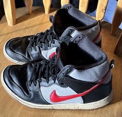 NIKE SB DUNK HIGH PRO SNEAKERS 305050-068 SIZE 6 BLACK-MEDIUM GRAY-RED