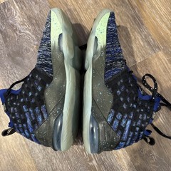 Nike Air Lebron XVII GS Constellations Basketball Shoes (BQ5594-407) 6.0Y Youth