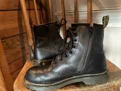 Dr. Martens Doc Martens Black Leather Lace-Up Zip Boots – boys Size 5 / girls 6