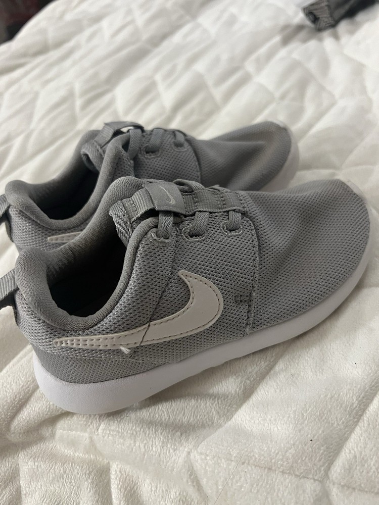 Nike Toddler’s Roshe One Sneakers, Wolf Grey/White, 10C