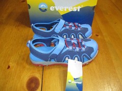 NWT Everest Big Kid Closed Toe Durable Sport Sandals,Size 4,Cushion Footbed,