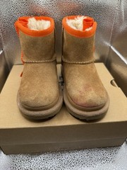 UGG T Classic Mini Zipper Tape Logo Kids Bootie Chestnut Orange Size 9