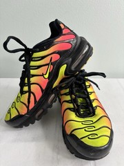 Nike Air Max Plus TN SE Volt/Solar Red Kids Sneakers Sz 6